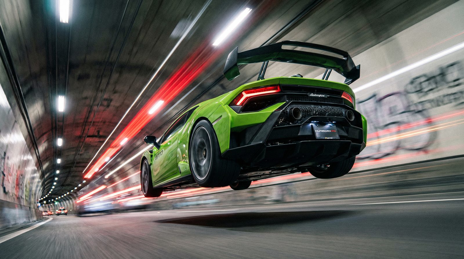 草莓视频兰博基尼隧道视频